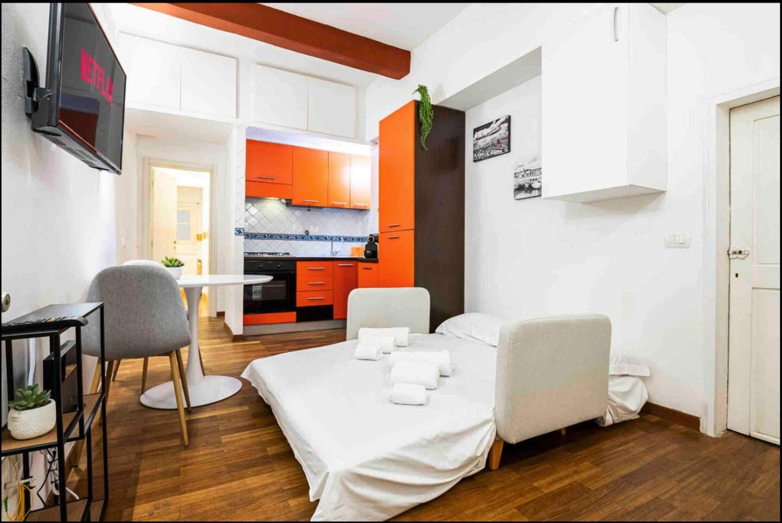 Via Buonarroti, 8 - 12 Minutes Walk To Duomo - Bright & Cozy - Charming Apartment